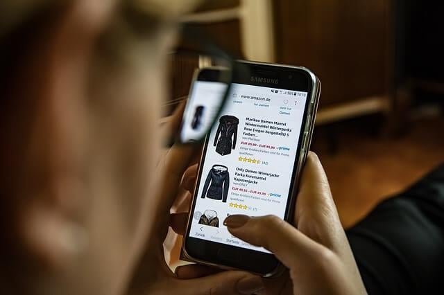 black-friday-mobile-shopping